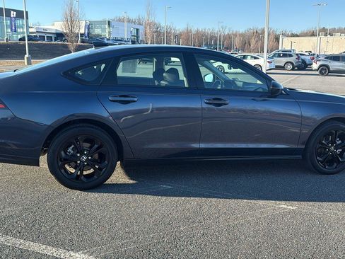 Used 2025 Honda Accord SE image 4