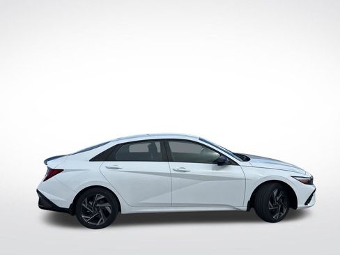 Used 2025 Hyundai Elantra SEL FWD image 4