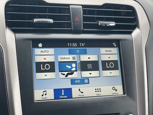 Used 2018 Ford Fusion SE w/ Fusion SE Technology Package FWD image 10