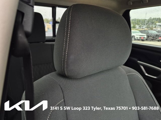 Used 2017 Nissan Titan SV RWD image 12