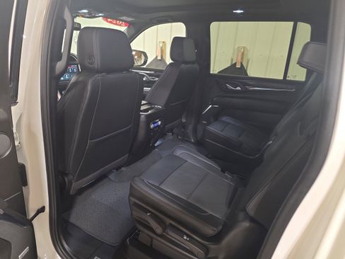 Used 2024 GMC Yukon XL Denali image 13