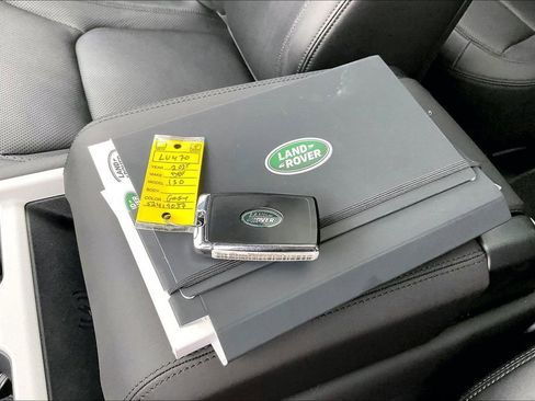 Used 2025 Land Rover Defender 130 X-Dynamic SE image 36