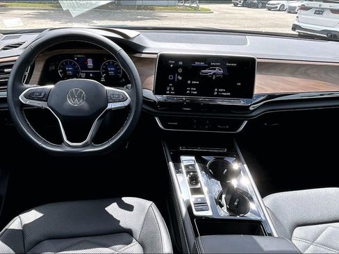 Certified 2026 Volkswagen Atlas SE image 3