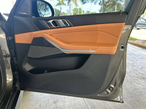 Used 2025 BMW X5 sDrive40i w/ M Sport Package RWD image 29