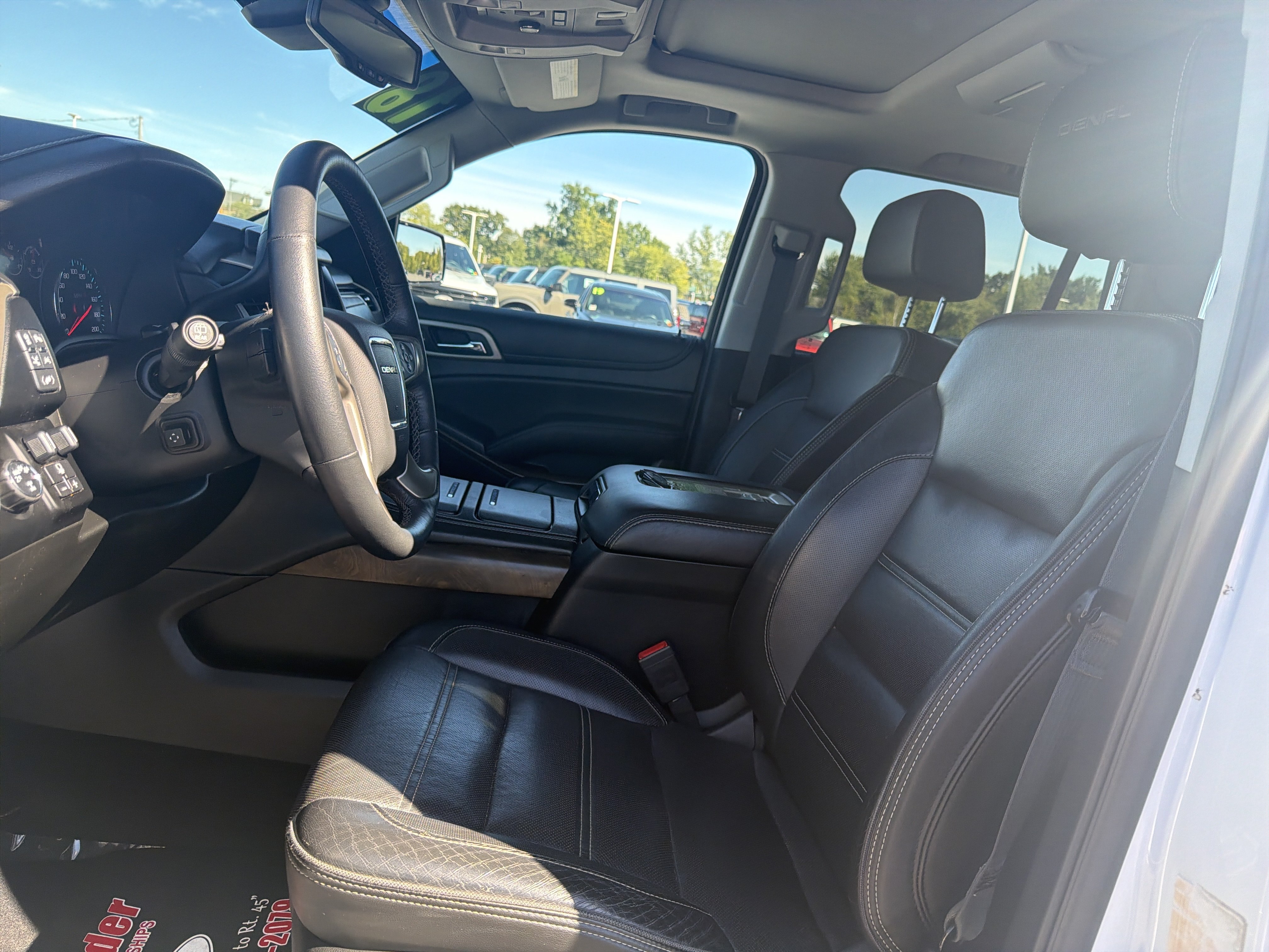 Used 2018 GMC Yukon Denali w/ Denali Ultimate Package AWD/4WD image 12