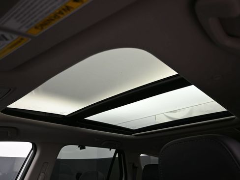 Used 2025 Honda Pilot Touring image 37