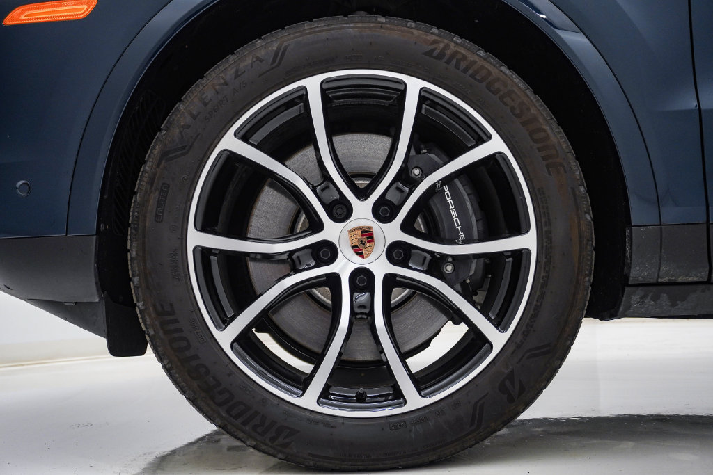 Certified 2026 Porsche Cayenne E-Hybrid Coupe AWD/4WD image 13