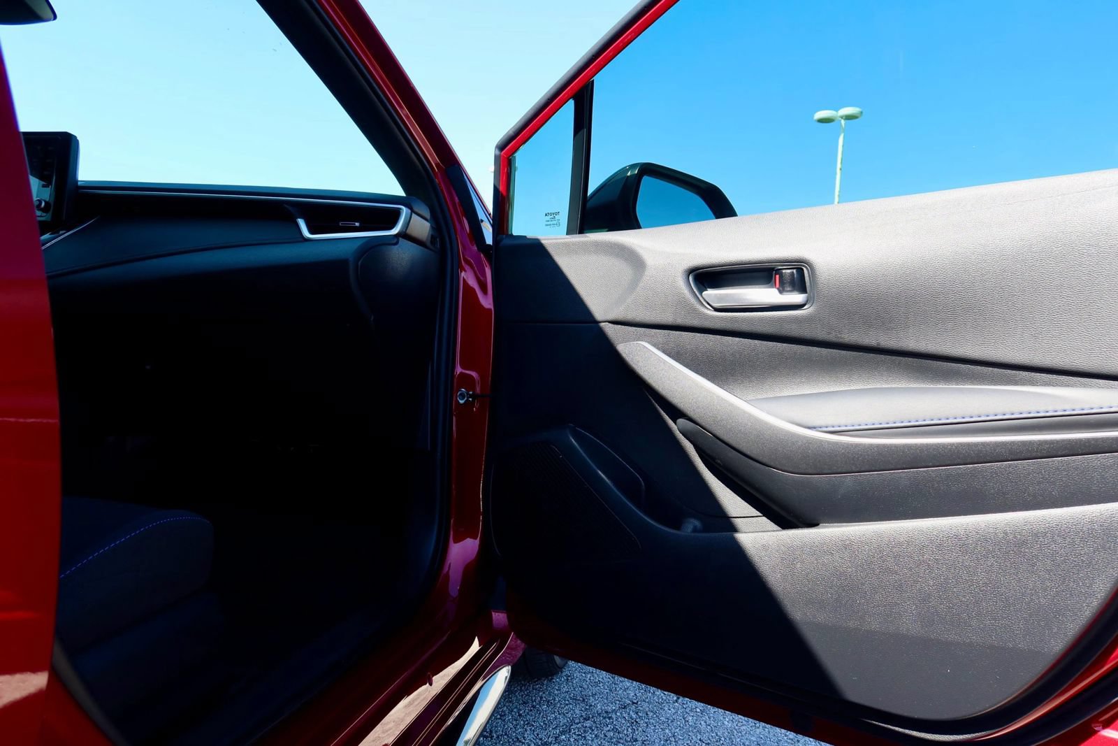 Used 2022 Toyota Corolla SE FWD image 30