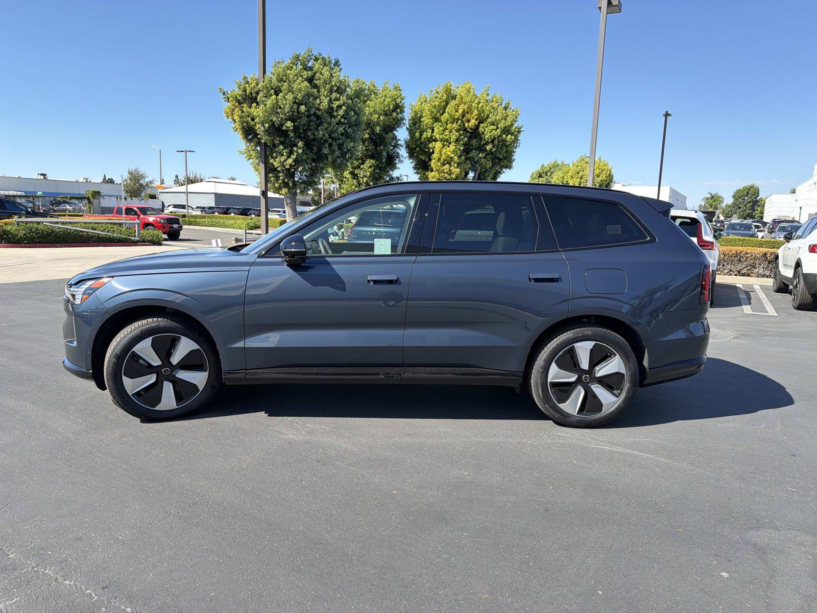 New 2026 Volvo EX90 Plus AWD/4WD image 4