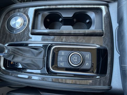 Used 2024 Nissan Armada Platinum w/ Captain's Chairs Package RWD image 32