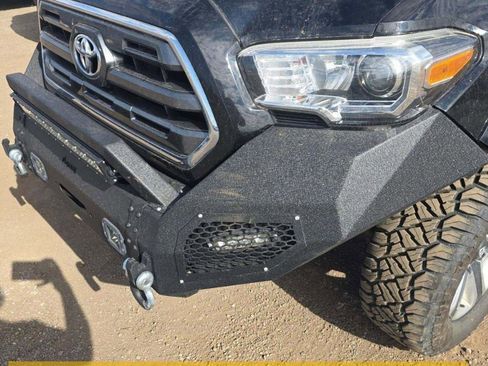 Used 2017 Toyota Tacoma Limited w/ Tow Package image 13