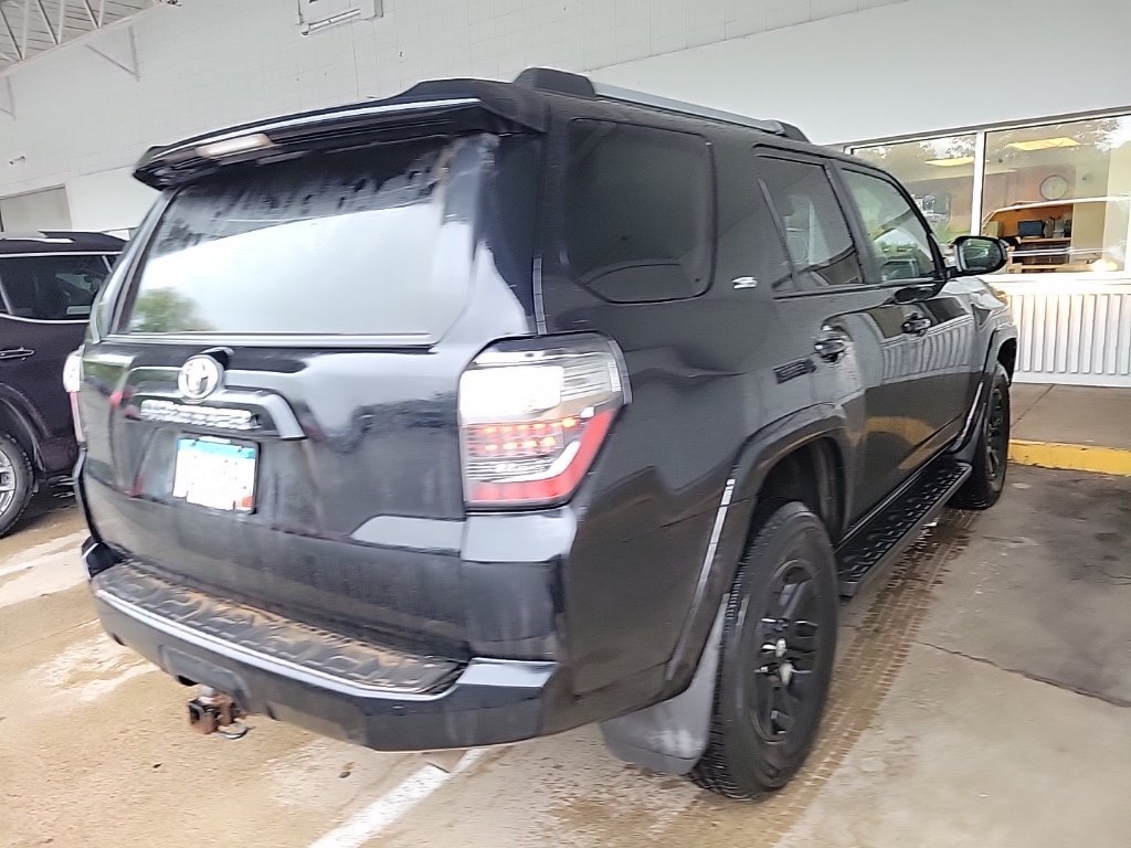 Used 2020 Toyota 4Runner SR5 AWD/4WD image 9