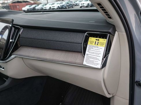 New 2026 Volvo XC90 T8 Ultra w/ Protection Package Premier image 19