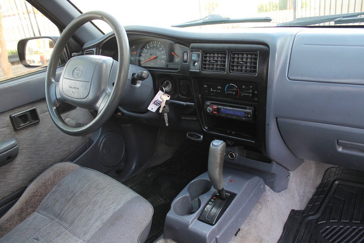 Used 2000 Toyota Tacoma PreRunner w/ Value Pkg RWD image 30