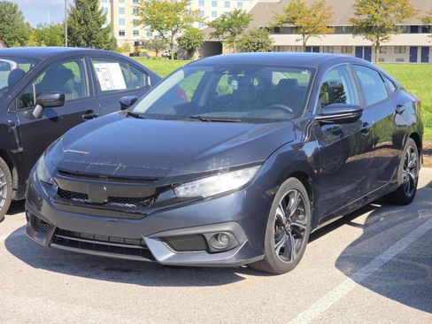 Used 2016 Honda Civic Touring image 4
