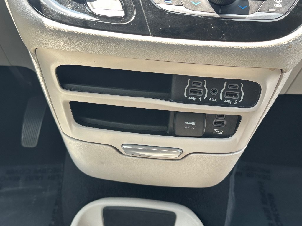 Used 2022 Chrysler Pacifica Touring-L FWD image 24