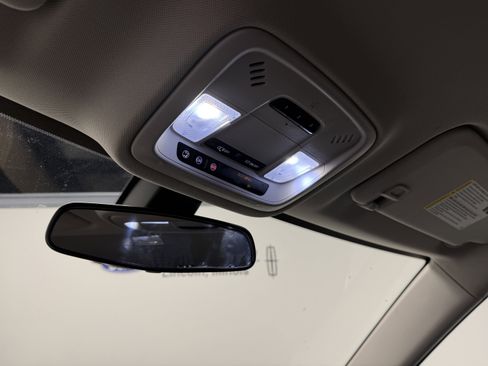 Used 2019 Chevrolet Traverse LT image 7