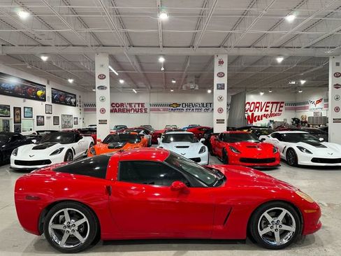 Used 2005 Chevrolet Corvette Coupe w/ Preferred Equipment Group RWD image 6