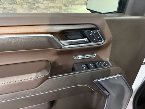 Used 2025 GMC Sierra 1500 Denali w/ Denali Reserve Package image 12