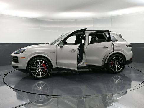 New 2026 Porsche Cayenne S image 37