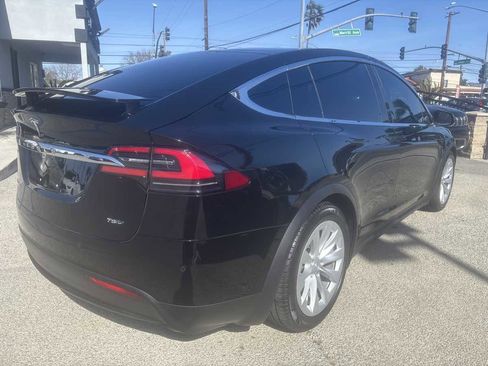 Used 2018 Tesla Model X 75D image 5
