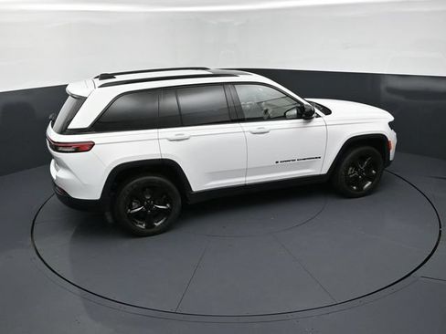 Used 2023 Jeep Grand Cherokee Altitude AWD/4WD image 18