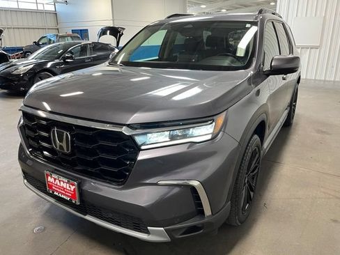 Used 2024 Honda Pilot Touring image 7