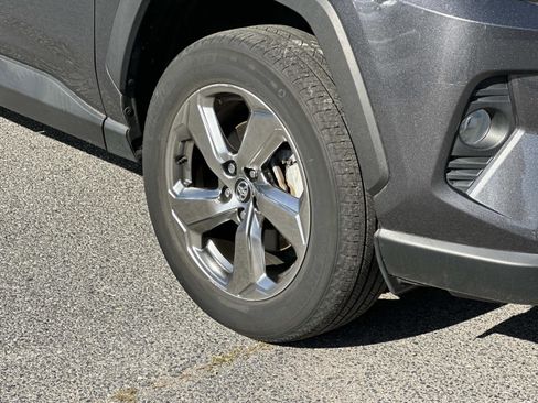 Used 2020 Toyota RAV4 Limited image 12