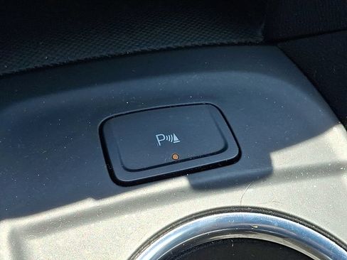 Used 2023 Chevrolet Equinox LT FWD image 23