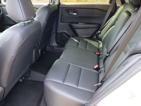 Used 2023 Nissan Rogue SL FWD image 6