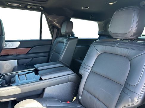 Used 2022 Lincoln Navigator Reserve AWD/4WD image 10