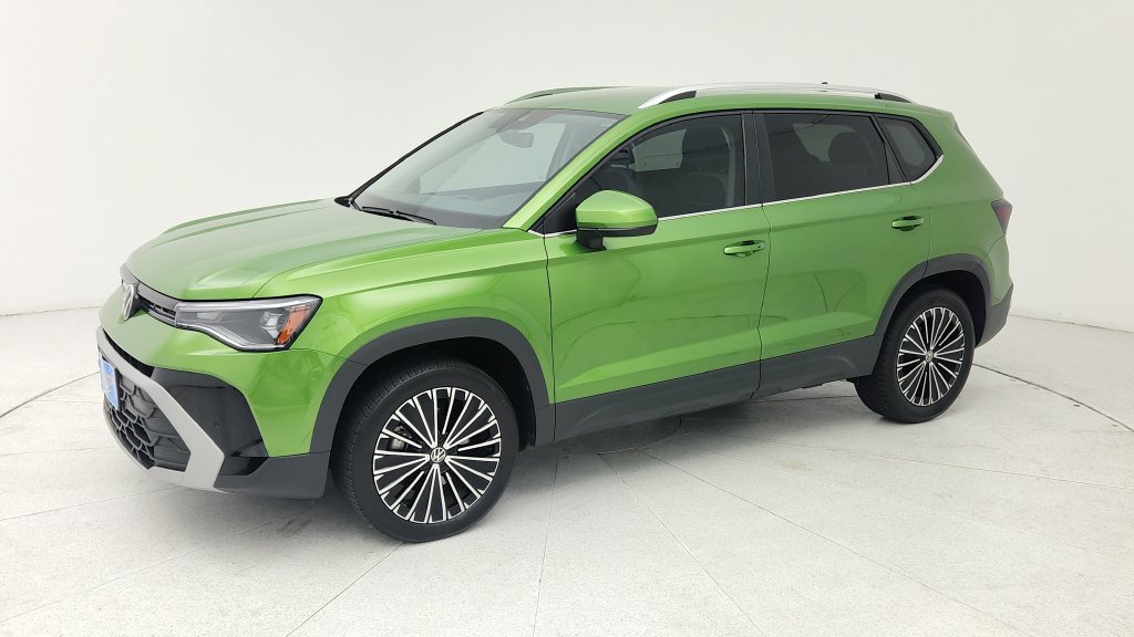 Used 2025 Volkswagen Taos SE FWD image 3