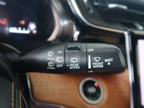 Used 2022 Jeep Grand Cherokee Summit AWD/4WD image 23