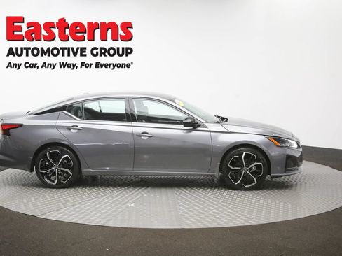 Used 2023 Nissan Altima 2.5 SR FWD image 44