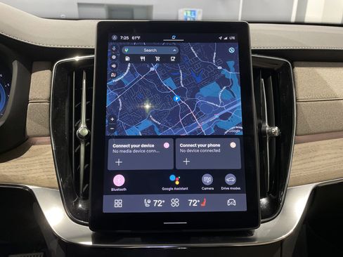 Used 2025 Volvo XC90 B5 Plus image 24