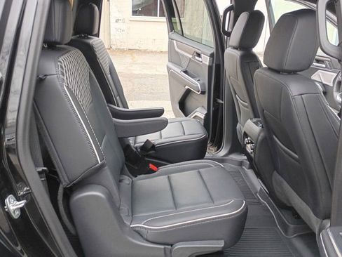 Used 2024 GMC Acadia Denali w/ Super Cruise Package image 15