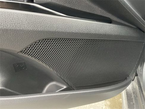 Used 2025 Toyota Camry SE image 23