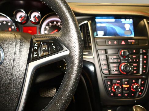 Used 2018 Buick Cascada Sport Touring w/ Dark Effects Package image 9