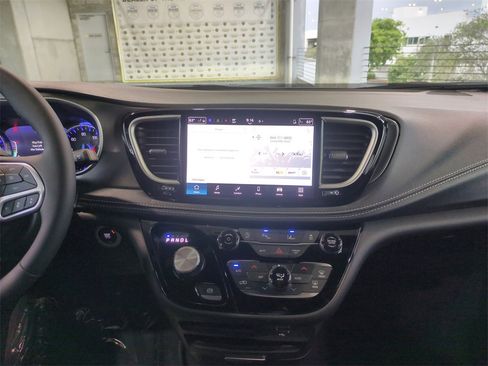 New 2026 Chrysler Pacifica Select image 19