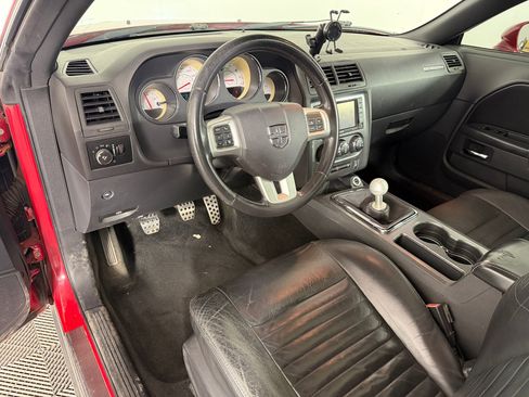 Used 2013 Dodge Challenger R/T RWD image 4