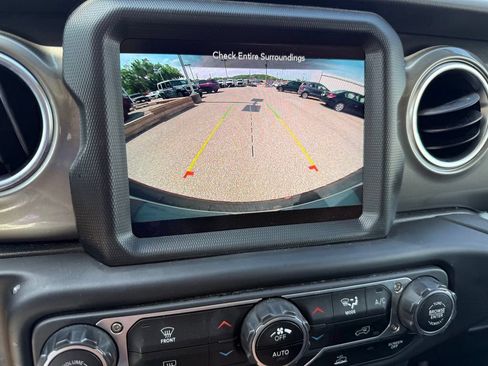Used 2023 Jeep Wrangler Unlimited Sahara AWD/4WD image 45