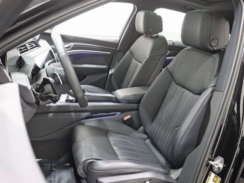 Used 2022 Audi e-tron S Prestige w/ Prestige Package image 28