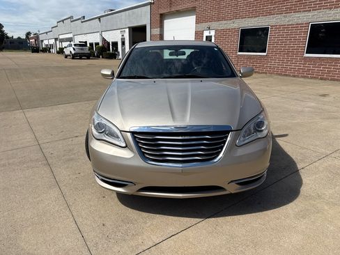 Used 2013 Chrysler 200 Touring FWD image 2