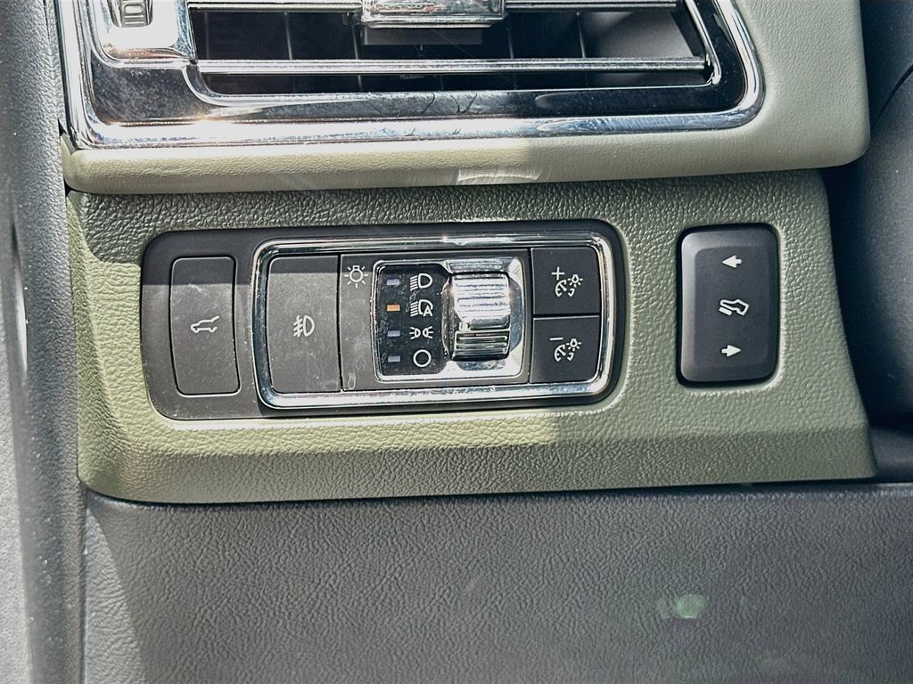 Used 2022 Lincoln Navigator L Black Label AWD/4WD image 10