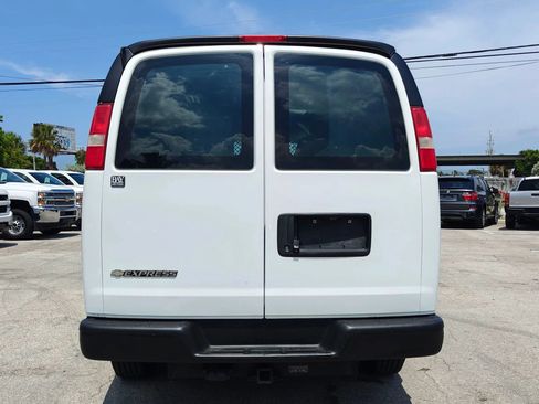 Used 2017 Chevrolet Express 2500 RWD image 6