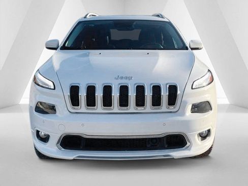 Used 2017 Jeep Cherokee Overland w/ Technology Group AWD/4WD image 2