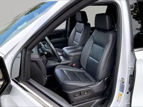 Used 2023 Chevrolet Suburban LT RWD image 15