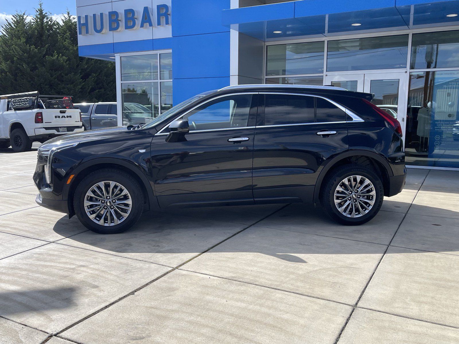 Used 2024 Cadillac XT4 Premium Luxury AWD/4WD image 2