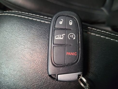 Used 2021 Jeep Cherokee Limited image 32