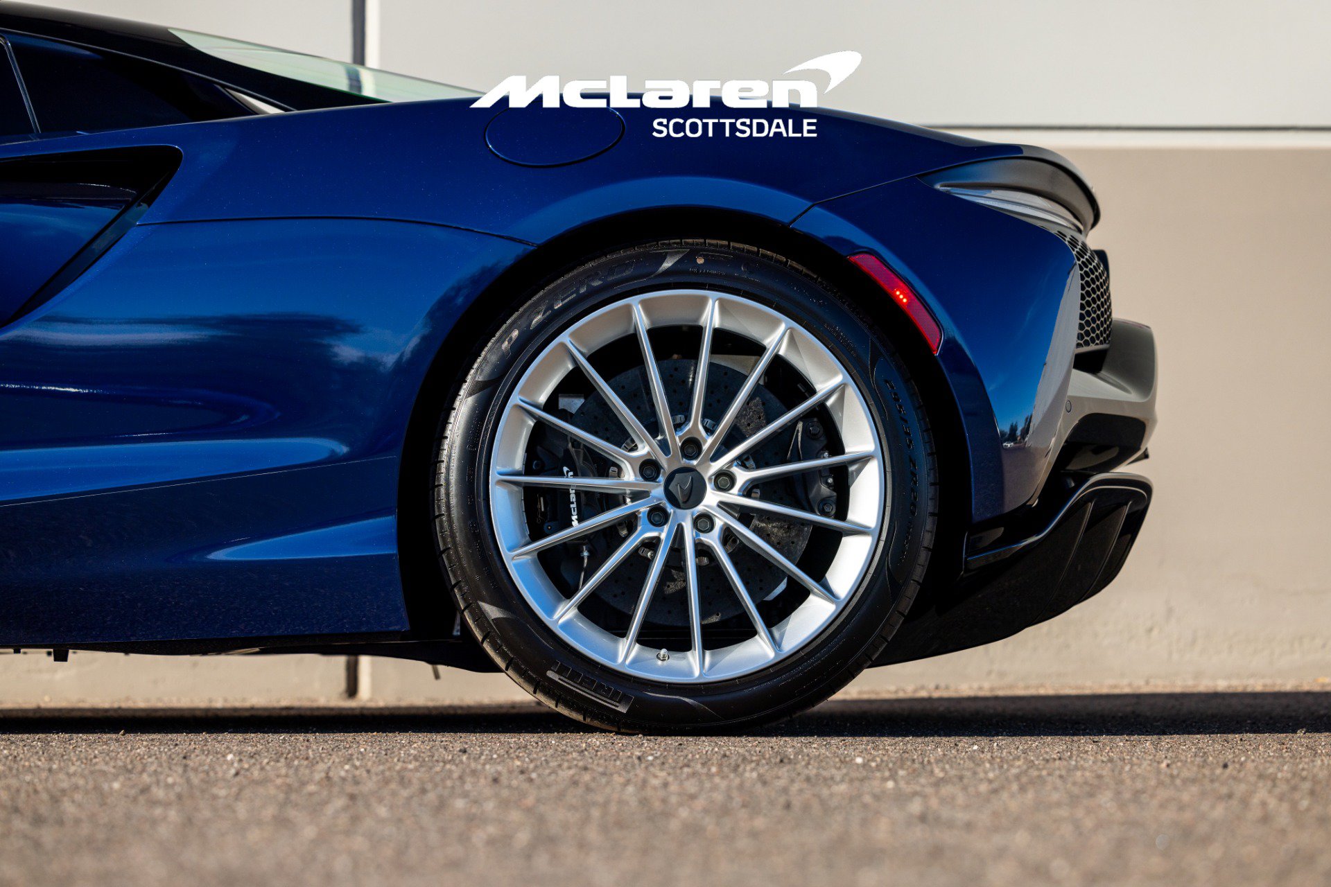 Used 2025 McLaren Artura Spider RWD image 17